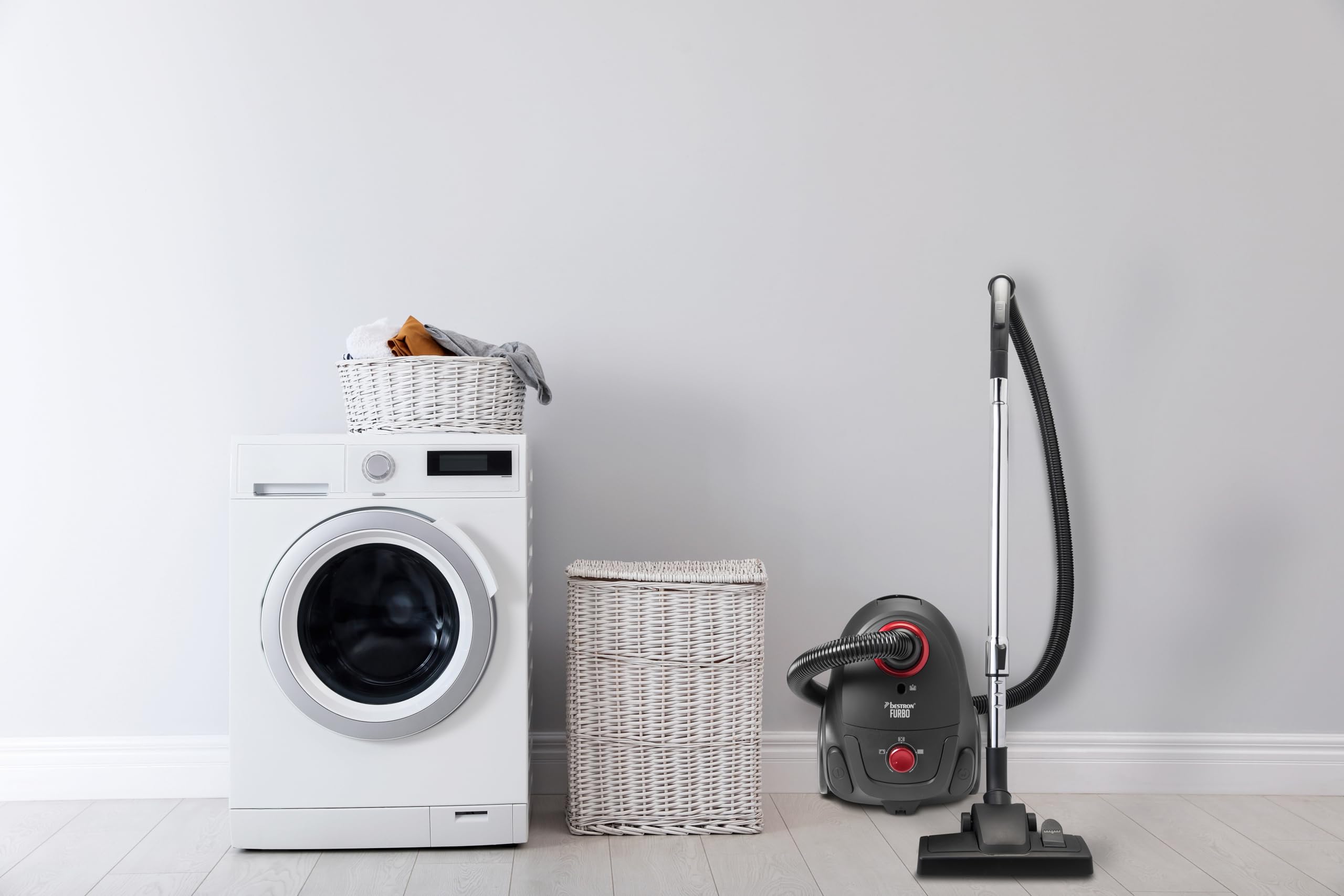 Bestron - Vacuum cleaner with bag, floor vacuum cleaner with 3 dust bags, telescopic handle of 94 cm and switchable floor suction, 7.5 m radius, HEPA12 filter and washable microfilter,