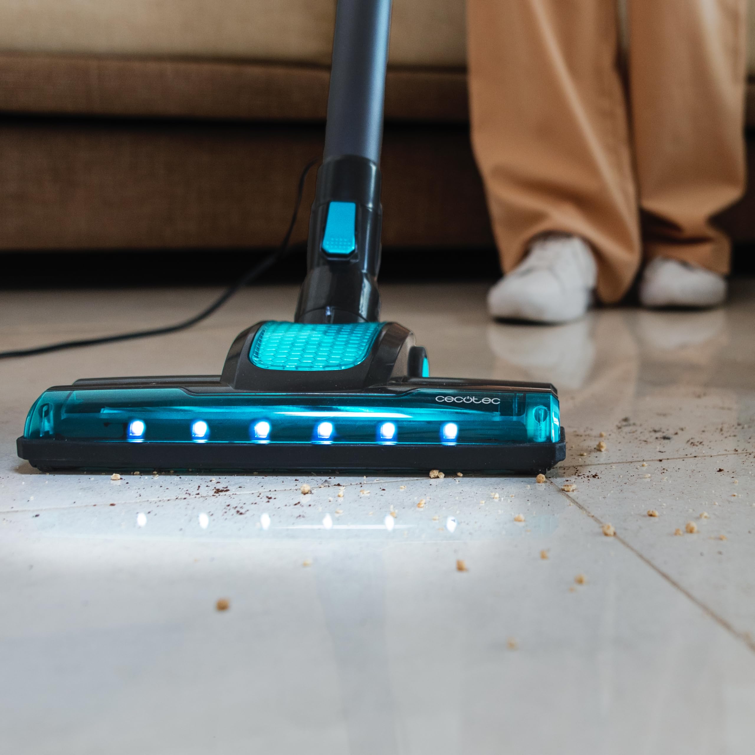 Cecotec Conga Thunderbrush 560 Upright Vacuum Cleaner, 2 in 1, 600 W, Cyclonic Technology, High Efficiency Filter, 6 Metres Radius, Includes 2 Accessories