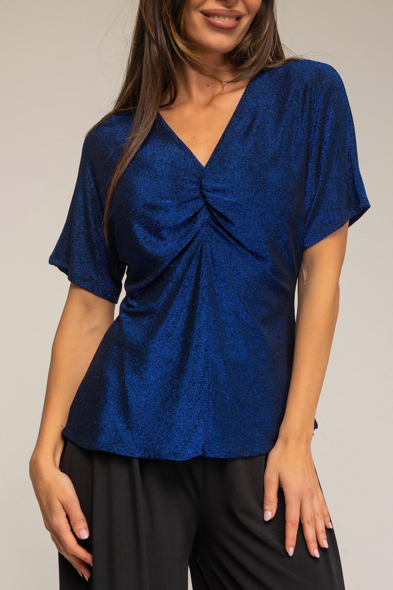 Camiseta manga corta, escote pico. Ideal eventos