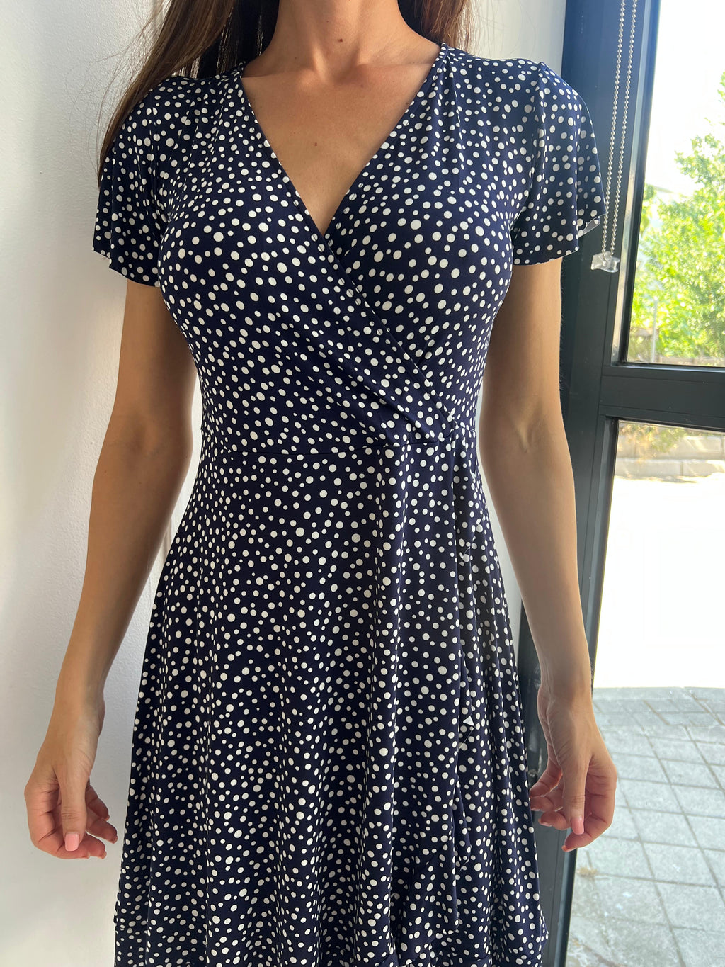 Vestido corto wrap topos estampado topitos fondo marino