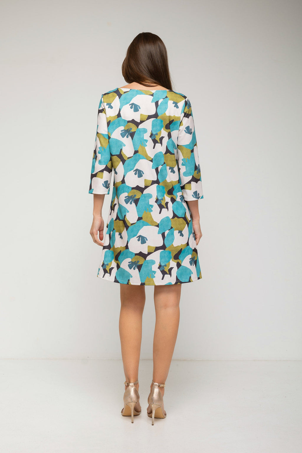 Vestido corto recto manga 3/4 estampado 2