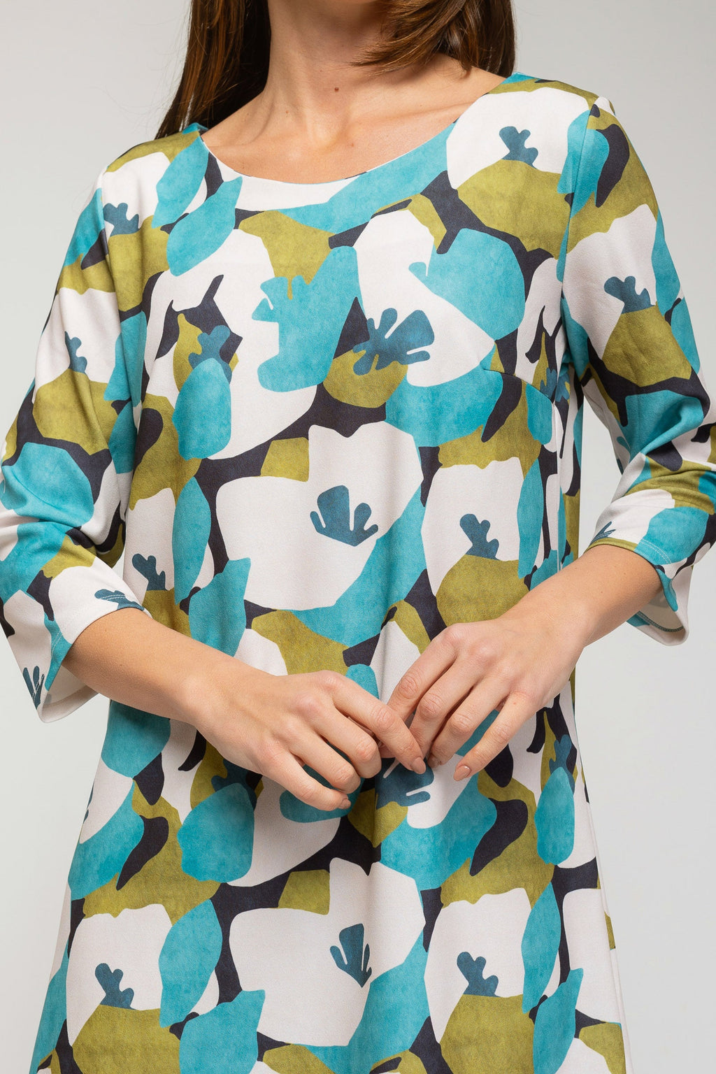 Vestido corto recto manga 3/4 estampado 2