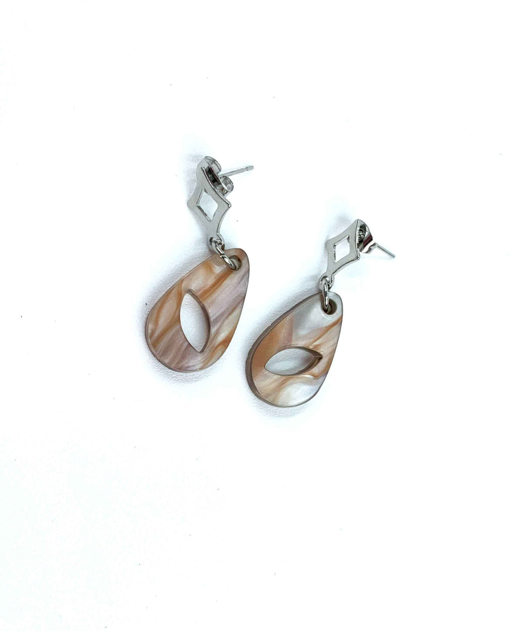 Bisutería Moderna: Pendientes en forma de gota con Toque de Color